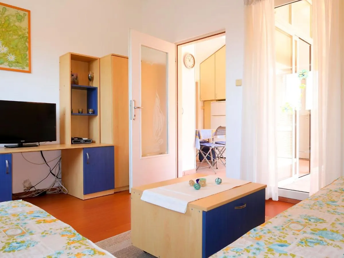 Apartment Margareta - Ics102 By Interhome Porozina